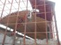 Lavori di rimozione copertura e pannelli laterali in Materiale Contenente Amianto (MCA) presso ex opificio industriale. - Fasi di lavorazione durante la rimozione.