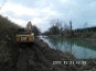 Coordinamento della sicurezza in fase di esecuzione per i lavori di mitigazione del rischio idraulico del fiume Pescara, in Comune di Pescara, tratto a monte del ponte ferroviario prima del tratto canalizzato. - Uso dell'imbarcazione per la rimozione dei relitti arborei in alveo e affiancamento dell'escavatore a terra.