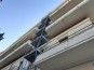 Risanamento dell’intonaco dei locali tecnici condominiali e Rifacimento del parapetto di due balconi di una unità abitativa. - Castello di servizio per riparazione parapetto balcone.