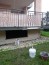 Risanamento degli intonaci del garage, dei frontalini e dei sottobalconi in c.a., sostituzione del lucernario, ripristino della guaina del tetto e sistemazione del posto auto esterno realizzazione di schermatura del portone di ingresso. - Rifacimento dei frontalini degradati dei balconi.